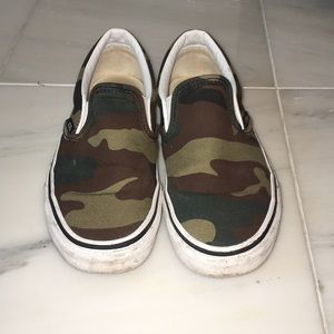Vans camouflage slip-ons